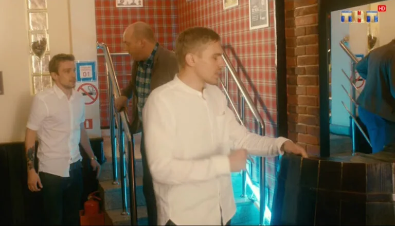 Момент из 8 серии 2 сезона