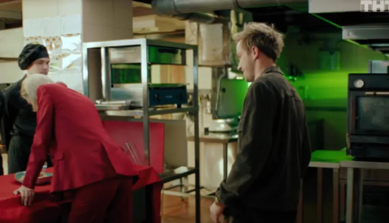 Момент из 8 серии 4 сезона